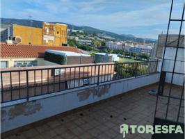 A Reformar Piso De Tres Dormitorios Con Balcón En Mataró! photo 0