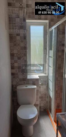 SE ALQUILA PISO -3 DORMITORIOS- 2 BAÑOS- HOSPITAL-600 € photo 0