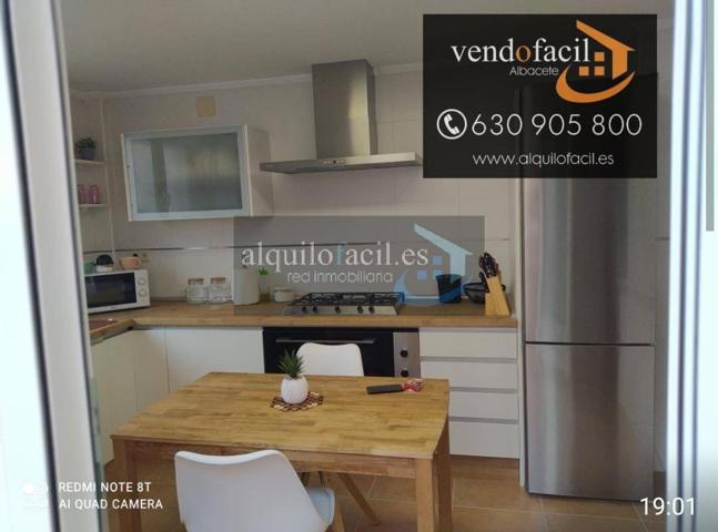 SE VENDE ADOSADO EN VILLAR DE CHINCHILLA DE 4 HABITACIONES CON PISCINA COMUNITARIA POR 133000€ photo 0