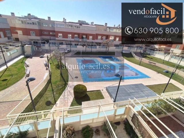 SE VENDE ADOSADO EN MEDICINA CON PISCINA Y PATIO 40 METROS Y TERRAZA ATICO DE 30 METROS POR 400000€ photo 0