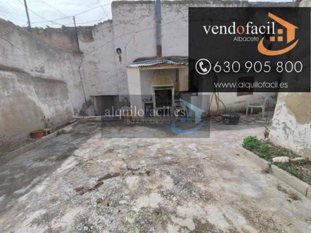 SE VENDE CASA EN PUENTE TORRES DE 8 HABITACIONES Y PATIO DE 60 METROS POR 65000€ photo 0