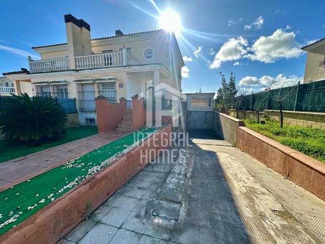 Unifamiliar Separadas En venta en Punta Umbría photo 0