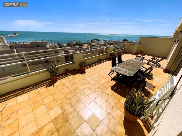 Atico con espectaculares vistas al mar, de 4 Dormitorios, Terraza de 50 m2, Parking y Trastero photo 0