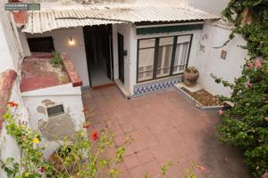 Casa Centrica del 1900, de Planta Baja, y dos pisos alto de 120 m2 por Planta, y Patio de 50 m2 photo 0
