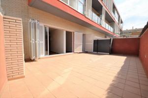 Planta baja de 3 habitaciones con terraza de 30m2 y pisicina photo 0