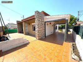 Chalet Independiente con Piscina Comunitaria, de 2 Dormitorios, Baño, Cocina-Comedor-Estar, y Gran Terraza en una Parcela de 222 m2 photo 0