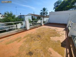 Casa con patio y terraza en el poble nou del Delta - Oportunidad de Inversión photo 0