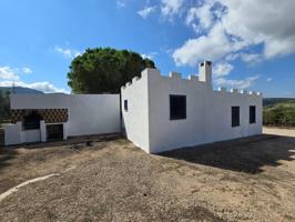CASA CON TERRENO EN FREGINALS photo 0