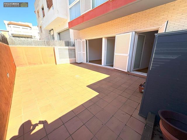 En Zona Caprabo, Planta Baja de 3 Dormitorios, 2 Baños, Cocina Independiente, Comedor-Estar de 30 m2, Piscina Comunitaria y Parking Incluido photo 0
