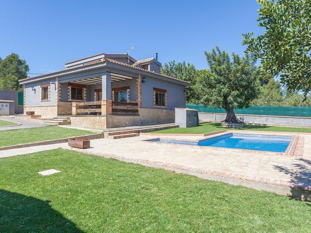 ESPECTACULAR CHALET CON PISCINA Y 2450M DE TERRENO . photo 0