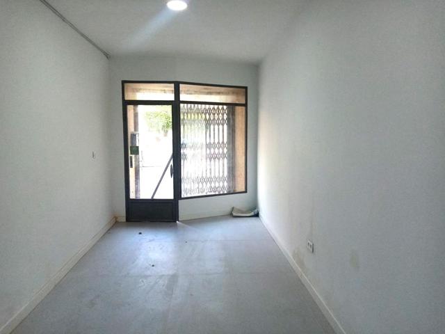 LOCAL CON SALIDA DE HUMO EN ALQUILER EN LA CANONJA photo 0