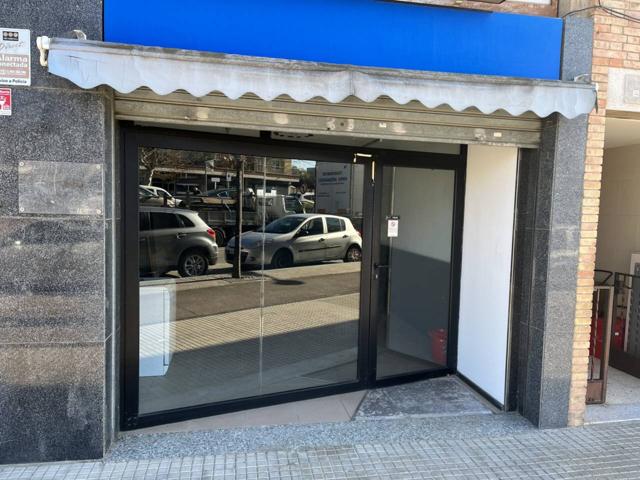 SANTA EULÀLIA DE RONÇANA Local céntrico y muy comercial en alquiler photo 0