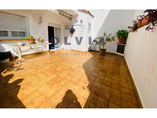 CASA EN PERFECTO ESTADO CON GARAJE Y PATIO photo 0