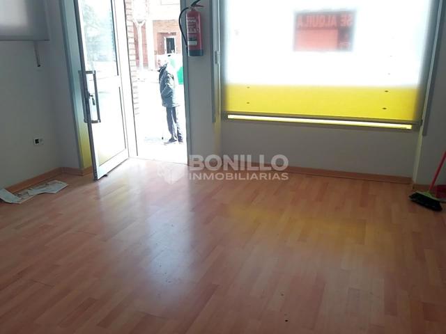 LOCAL EN LA FUENFRESCA DISPONIBLE A PARTIR DEL 1 DE ENERO photo 0