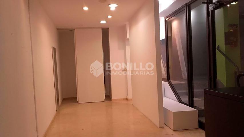 Local en venta en Teruel de 100 m2 photo 0