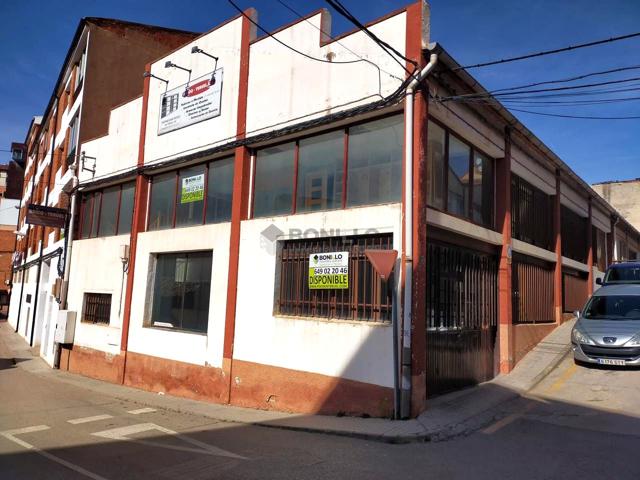 AMPLIO LOCAL EN ALQUILER CON MUCHAS POSIBILIDADES (CARPINTERÍA DE MÁS DE 30 AÑOS DE ACTIVIDAD) photo 0