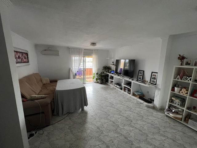 Amplio piso en Miralbaida photo 0