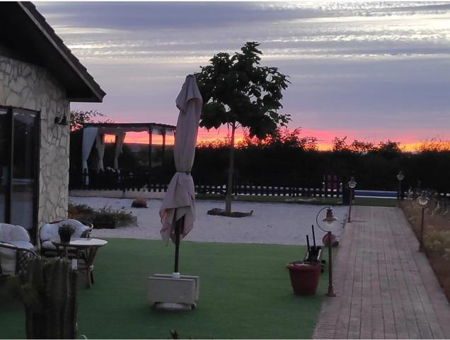MAGNIFICO CHALET ENLAS LOMAS DEL REY (LA CARLOTA) photo 0