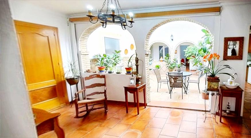 EXCLUSIVA CASA DE TRES PLANTAS EN EL CORAZÓN DE CÓRDOBA photo 0