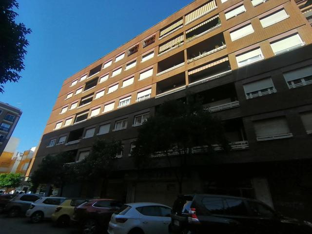 MAGNÍFICO PISO EN PLENA AVENIDA DE MEDINA AZAHARA CON COCHERA Y TRASTERO photo 0
