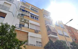 Estupendo piso en damasco Ciudad Jardín ideal para familias o alquilar a estudiantes. photo 0