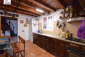 Se vende maravillosa casa de dos plantas más azotea, totalmente reformada con unas vistas panorámicas al mar y montaña. photo 0