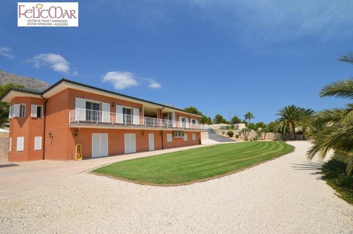 PRECIOSA VILLA DE LUJO ALTEA- 688 m2 constr. y 16.250m2 de parcela photo 0