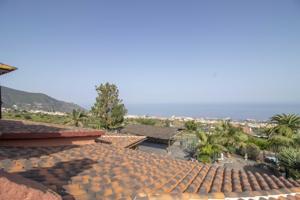 ¡CHALET CON FINCA DE 2.899M² EN LOS REALEJOS: LUJO, VISTAS AL TEIDE EN UN ENTORNO ÚNICO! photo 0