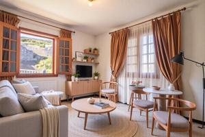 ¡Amplia vivienda de 5 habitaciones en venta en La Orotava, Tenerife! photo 0