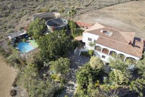 Finca con Chalet y piscina en San Miguel de Abona photo 0