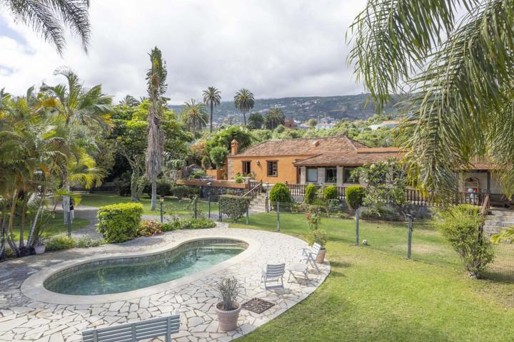 Venta de Espaciosa Villa Reformada en La Orotava, Santa Cruz de Tenerife photo 0