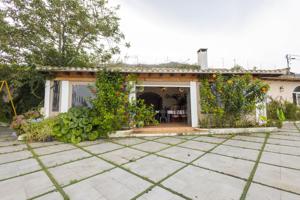 Finca Rustica Residencial o de Ocio con Cultivos o Explotaciones. photo 0