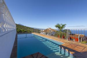 Chalet con piscina privada y vistas espectaculares al mar y al Teide photo 0