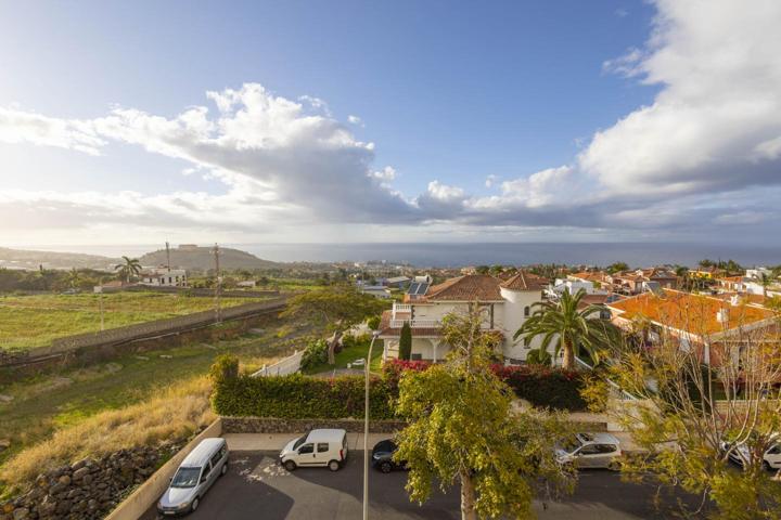 Exclusivo Piso Reformado con Vistas Espectaculares al Mar y Teide photo 0