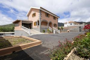 Chalet Independiente con Vistas Excepcionales y Espacios Generosos en Zona Privilegiada - Tu Nuevo Hogar Familiar Te Espera photo 0