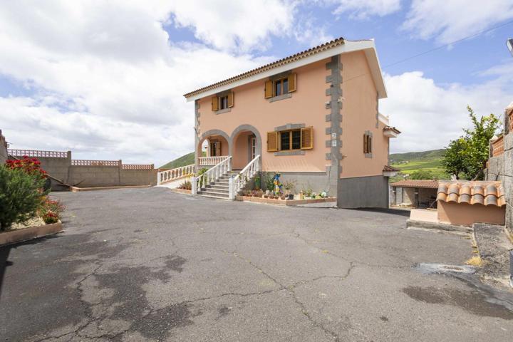 Chalet Independiente con Vistas Excepcionales y Espacios Generosos en Zona Privilegiada - Tu Nuevo Hogar Familiar Te Espera photo 0
