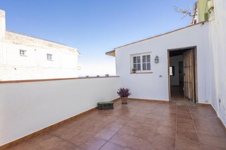 Descubre Tu Paraíso Familiar en Tejina: Espaciosa Casa con Parcela Personalizable y Encantador Jardín photo 0