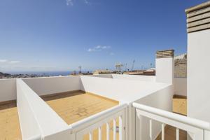 Vivienda con terraza privada y excelente conexión en Los Majuelos photo 0