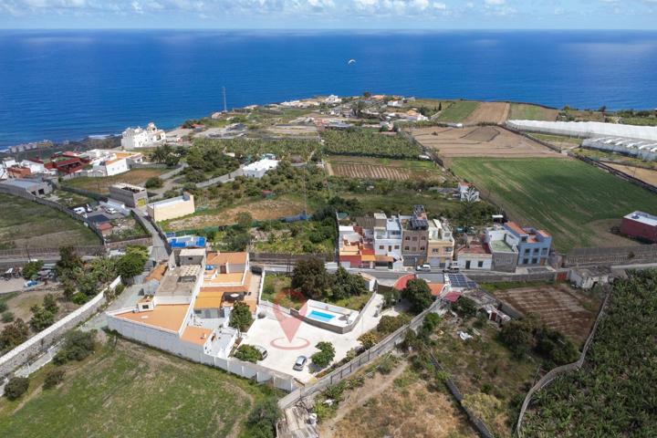Descubre esta Impresionante Villa con 3 Casas y extenso Terreno a 5 min. del Mar photo 0