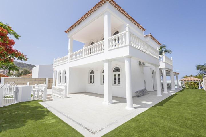 Exclusiva Villa en Costa Adeje: Lujo, Confort y Vistas al Mar. photo 0