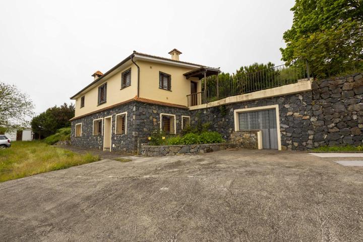 Chalet Adosado de Ensueño: Confort y Amplitud para Toda la Familia en Ubicación Privilegiada photo 0