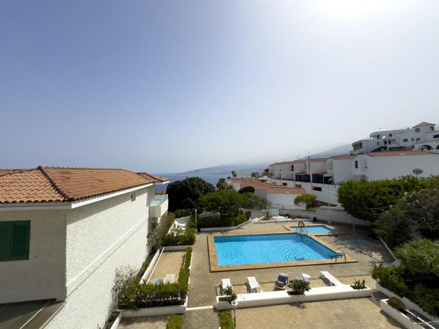 Alquiler de adosado con vistas panorámicas y piscina comunitaria photo 0