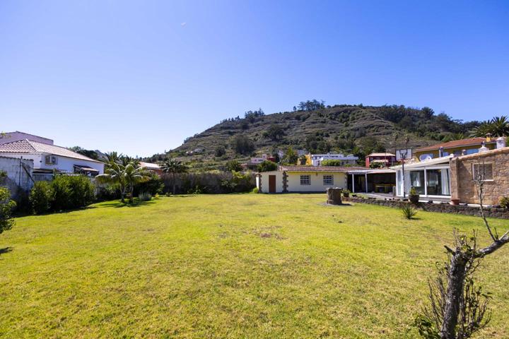 EXCLUSIVO CHALET CON ENCANTO Y POTENCIAL EN LA VEGA LAGUNERA photo 0
