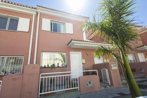 ¡Tu Hogar Ideal en Santa Cruz de La Palma: Espacioso Chalet Adosado con Comodidades Únicas y Excelente Ubicación! photo 0