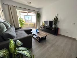 Descubre Tu Refugio de Estilo y Tranquilidad en Caletilla: Piso con Piscina por Solo 725€ al Mes photo 0