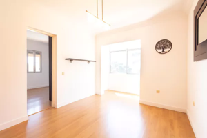 Alquiler de piso de 3 habitaciones en el barrio de la Salud photo 0