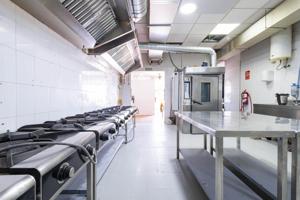 Traspaso Local Comercial en Los Alisios: Espacio Premium para Negocios de Catering y Alimentación photo 0