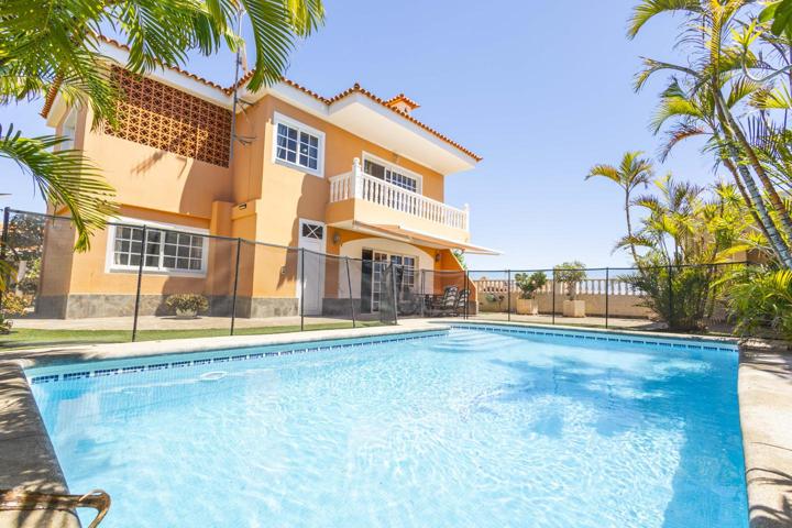 Chalet independiente con piscina y vistas espectaculares en Candelaria photo 0