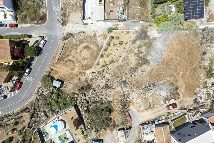 Terreno urbano de 664m2 con licencia de obra y proyecto para vivienda unifamiliar de 200m2 en Tejina de Isora. photo 0