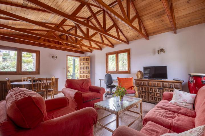 CHALET DE ENSUEÑO CON EXTENSO TERRENO EN BUEN PASO photo 0